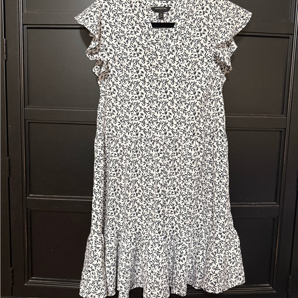Banana Republic Monochrome Leaf Print Blouse